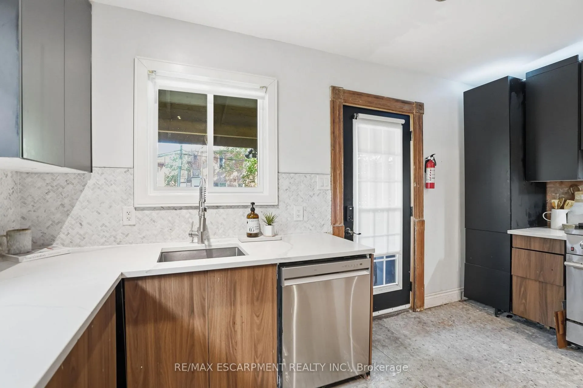 Photo 20 of 101 Victoria Avenue S, Hamilton, Stinson — HOMEH