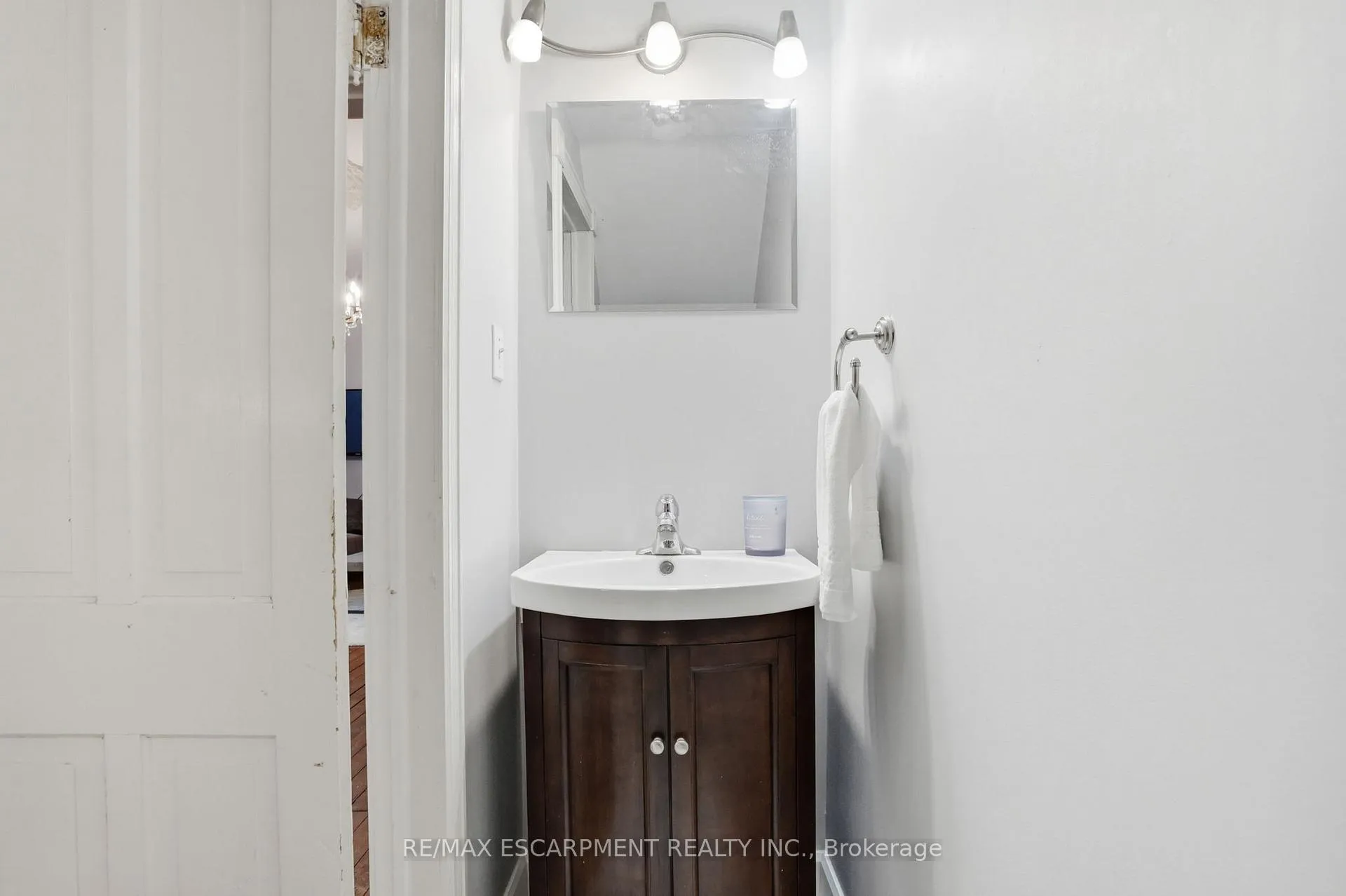 Photo 22 of 101 Victoria Avenue S, Hamilton, Stinson — HOMEH