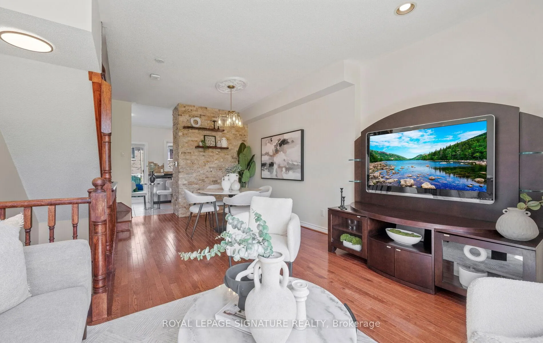 Photo 10 of 370 South Park Road, Markham, Commerce Valley — HOMEH