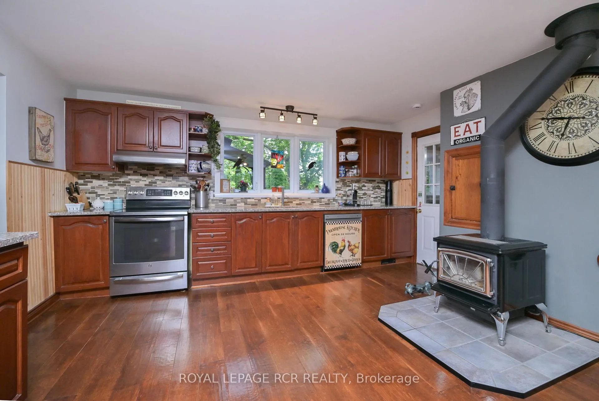 Photo 6 of 475532 County Road 11, Amaranth, Rural Amaranth — HOMEH