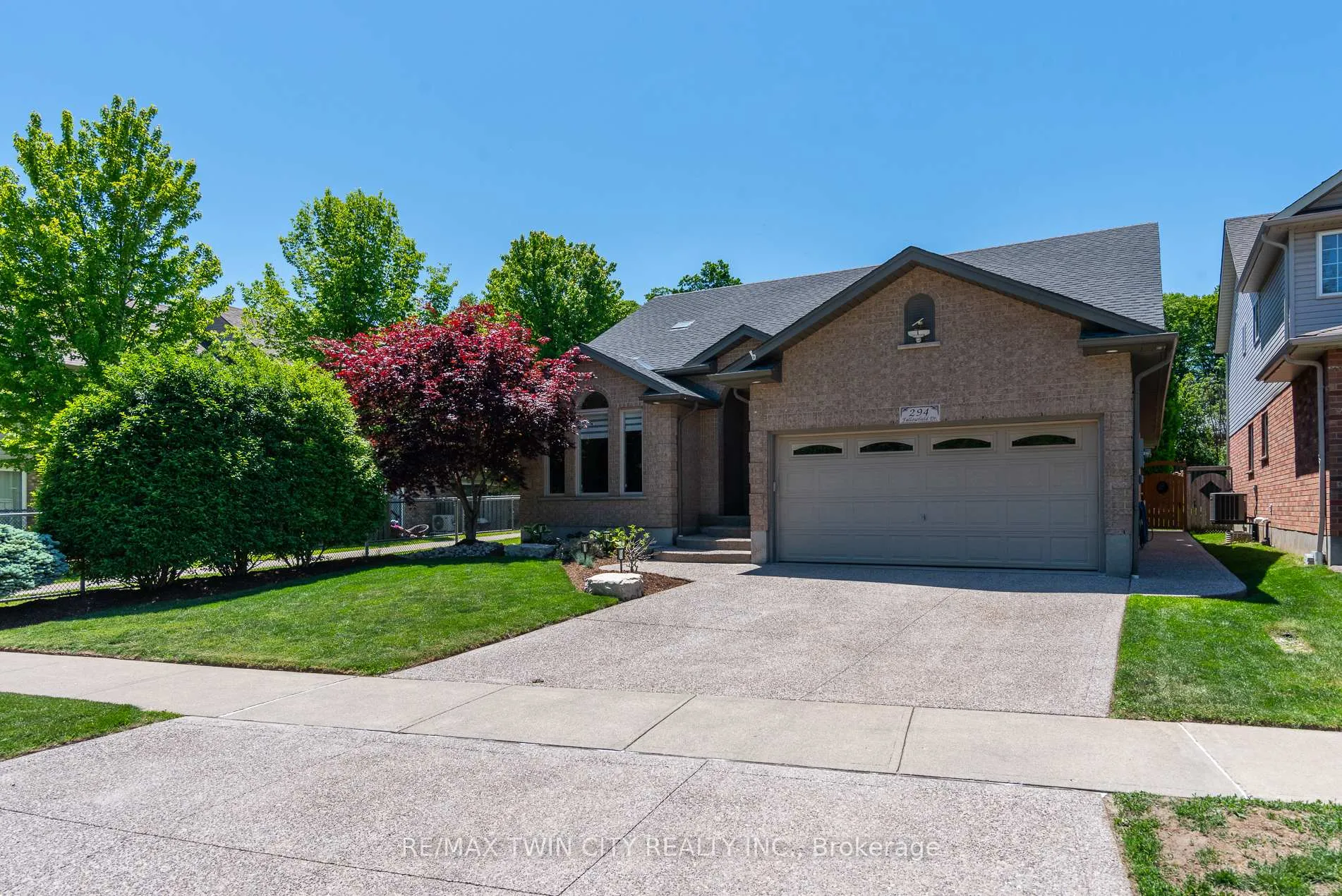 Photo 2 of 294 Fallowfield Drive, Kitchener — HOMEH