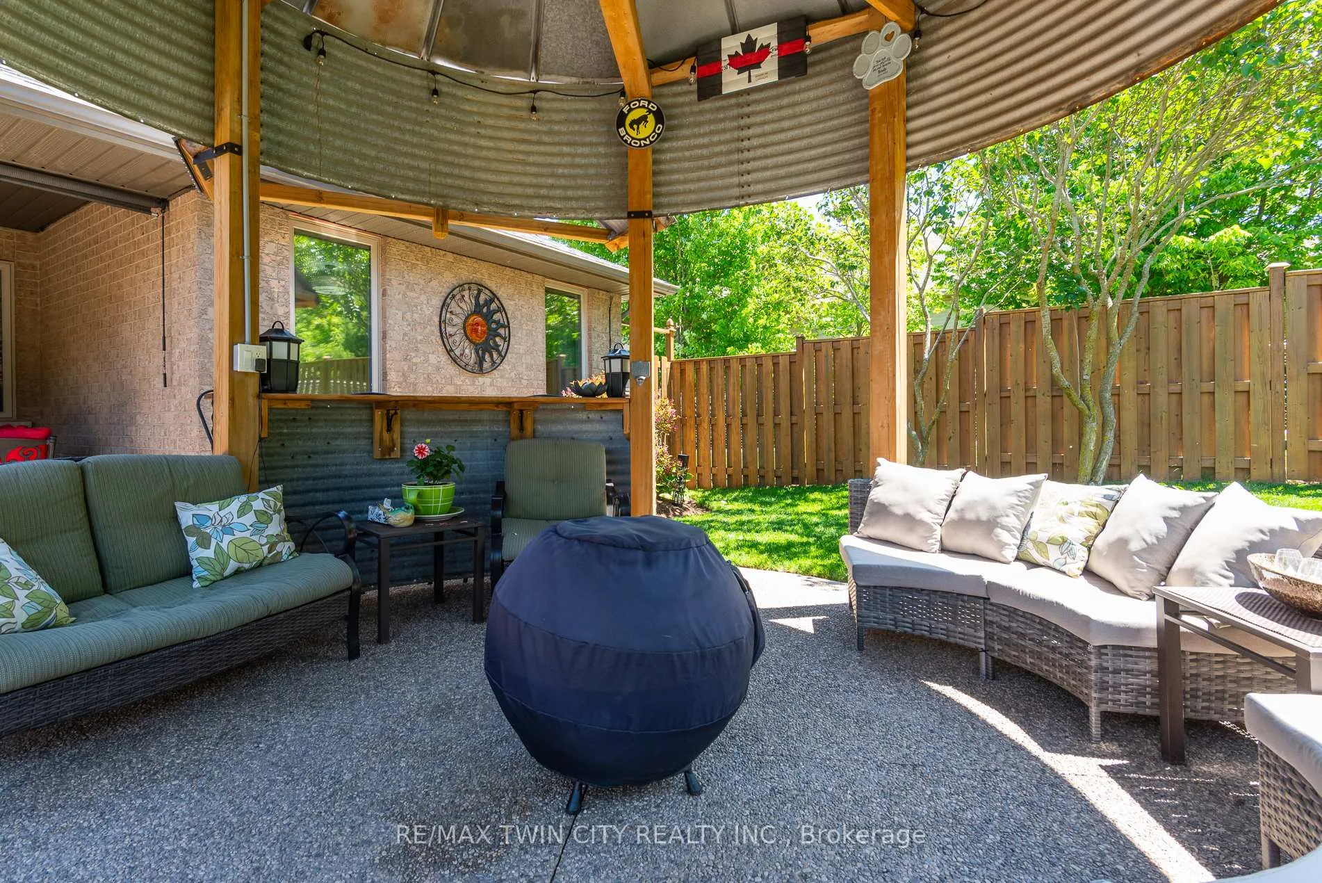 Photo 10 of 294 Fallowfield Drive, Kitchener — HOMEH