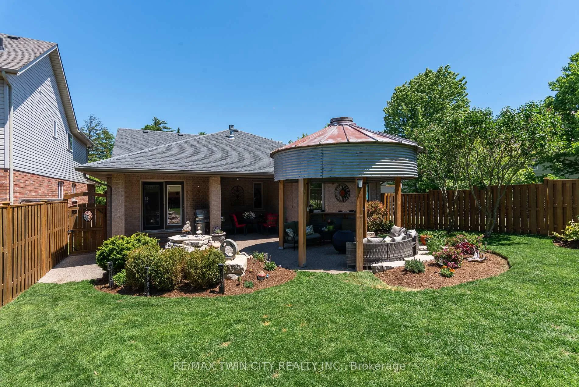 Photo 11 of 294 Fallowfield Drive, Kitchener — HOMEH