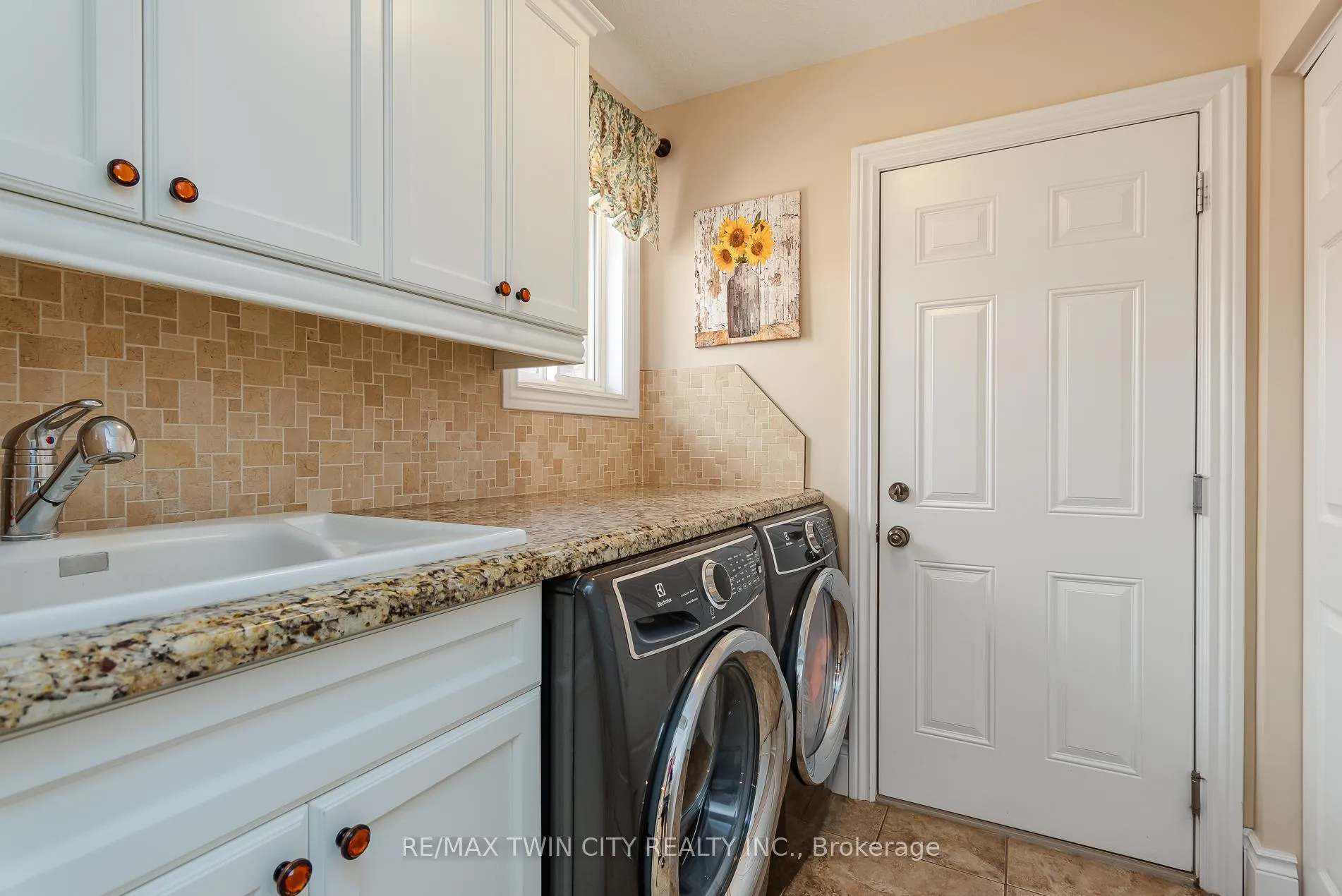 Photo 25 of 294 Fallowfield Drive, Kitchener — HOMEH