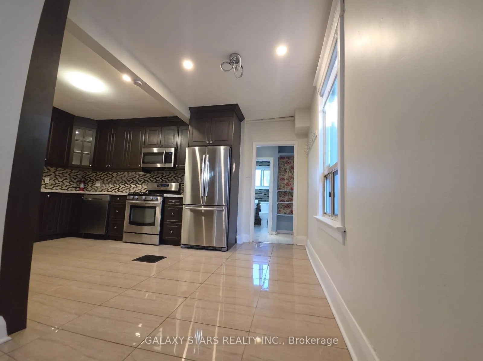 Photo 6 of Unit Main, 39 Dunkirk Road, Toronto, Danforth Village-East York — HOMEH