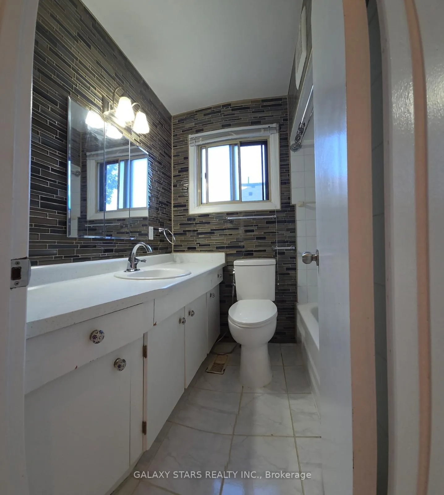 Photo 10 of Unit Main, 39 Dunkirk Road, Toronto, Danforth Village-East York — HOMEH