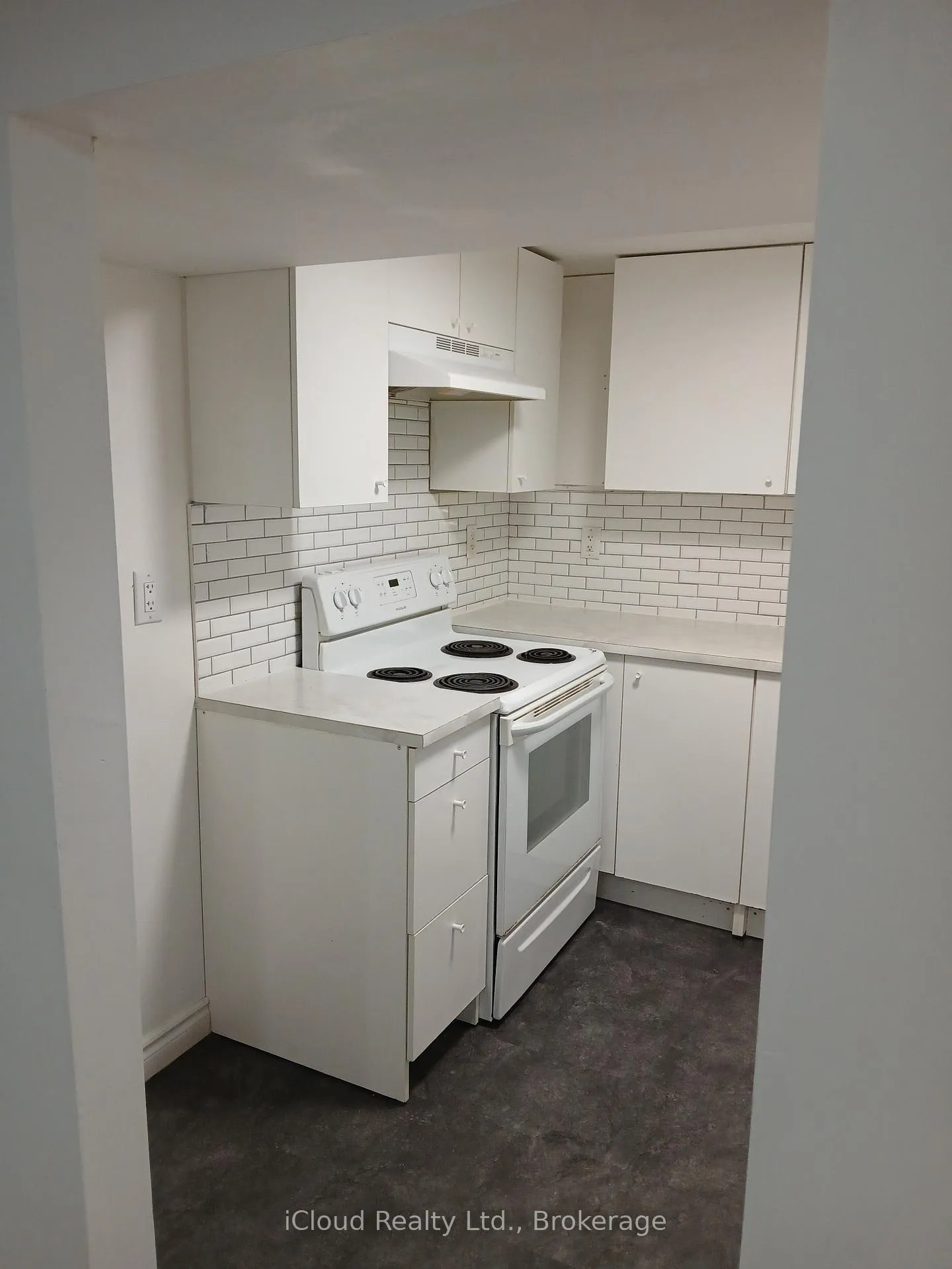 Photo 4 of 24 Chilton Drive, Hamilton, Stoney Creek Mountain — HOMEH