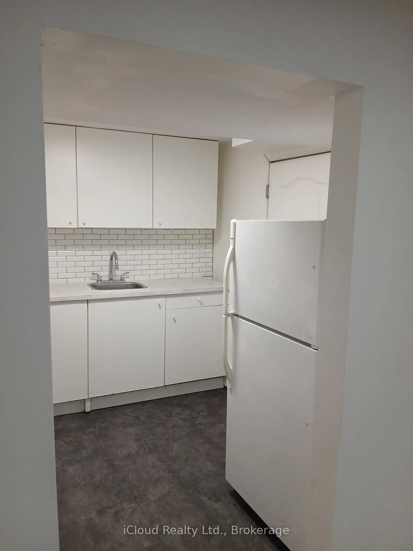 Photo 5 of 24 Chilton Drive, Hamilton, Stoney Creek Mountain — HOMEH