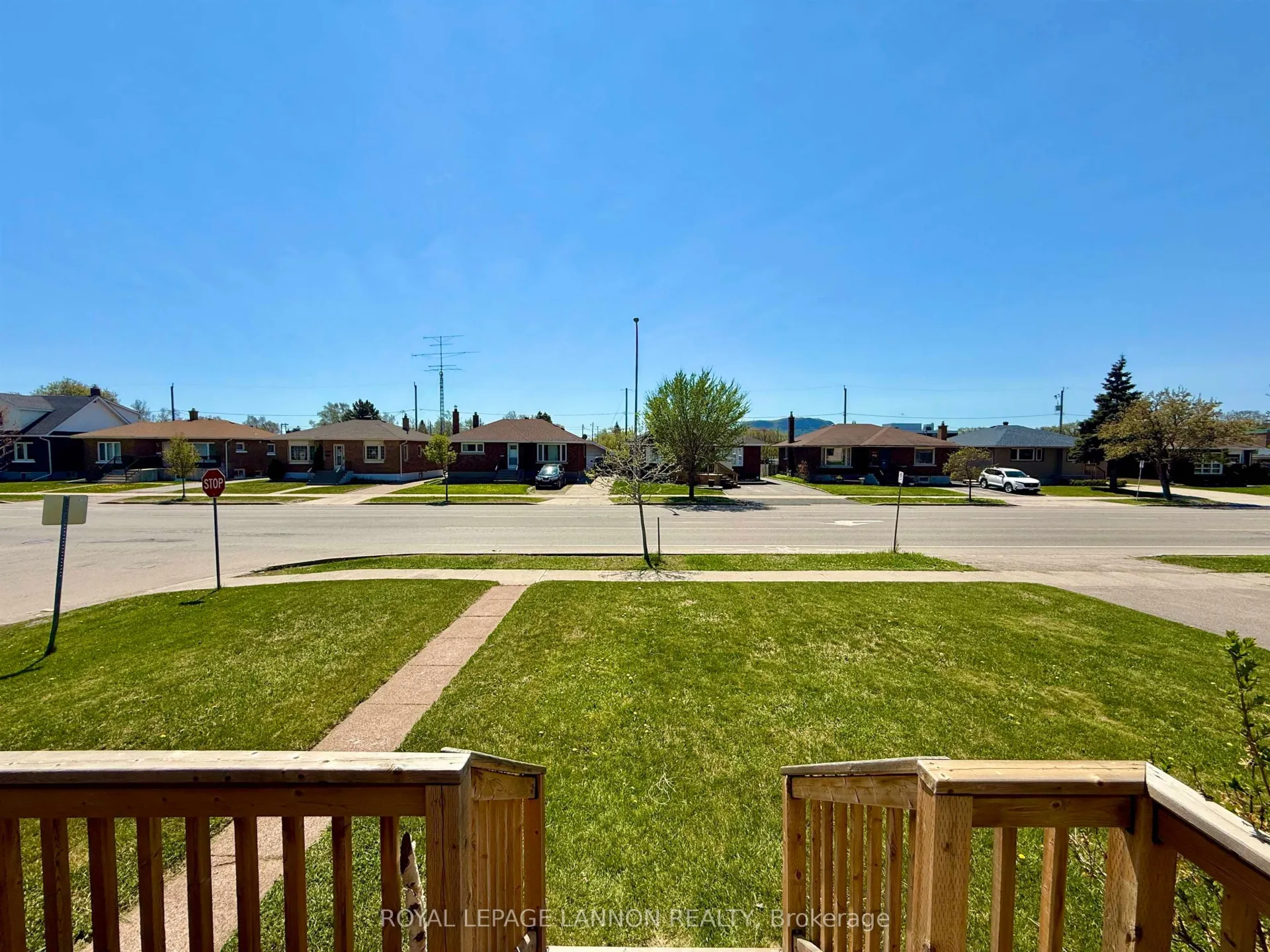 Photo 2 of 2101 Victoria Avenue E, Thunder Bay, Edgewater Park — HOMEH