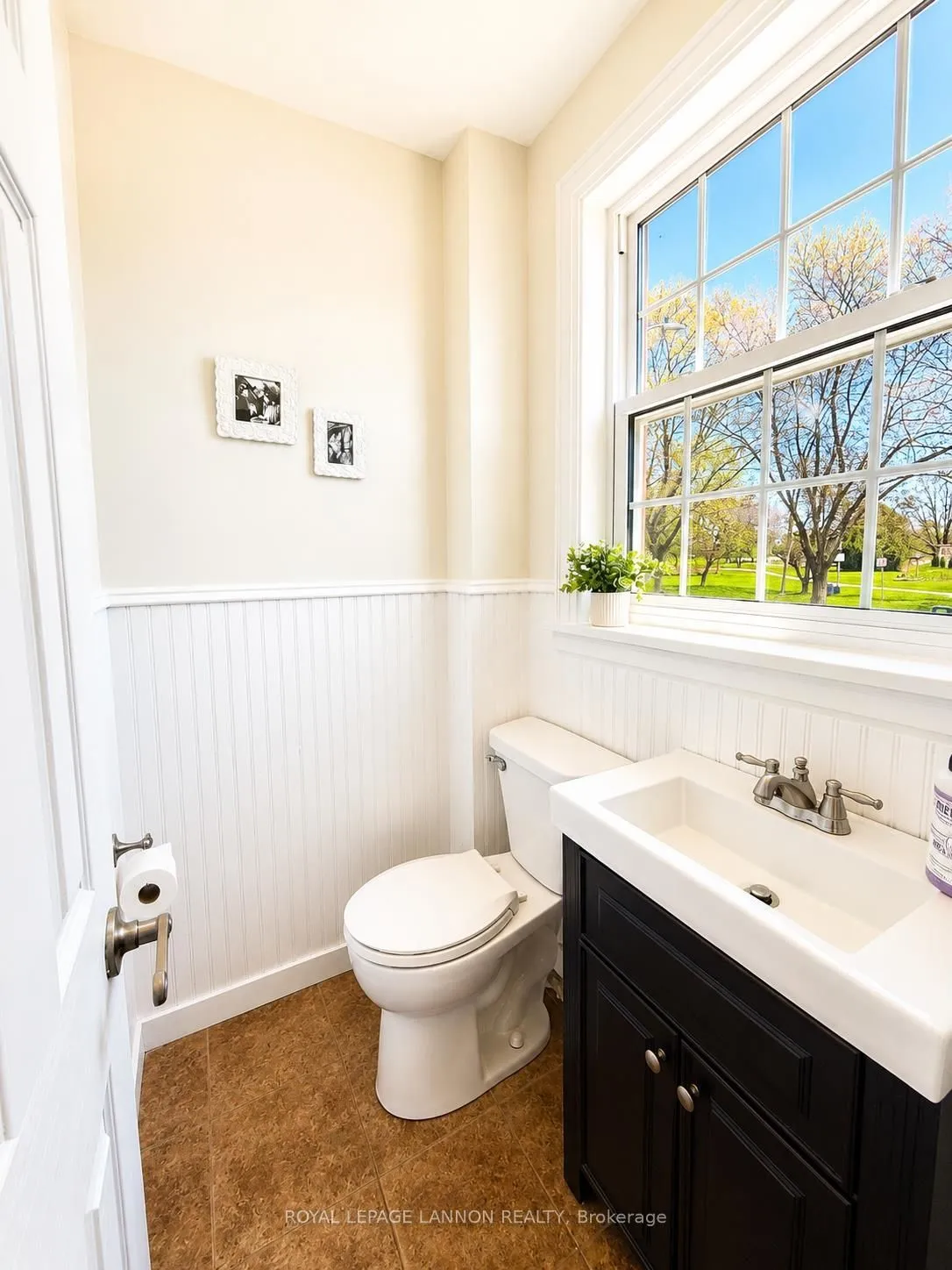 Photo 17 of 2101 Victoria Avenue E, Thunder Bay, Edgewater Park — HOMEH