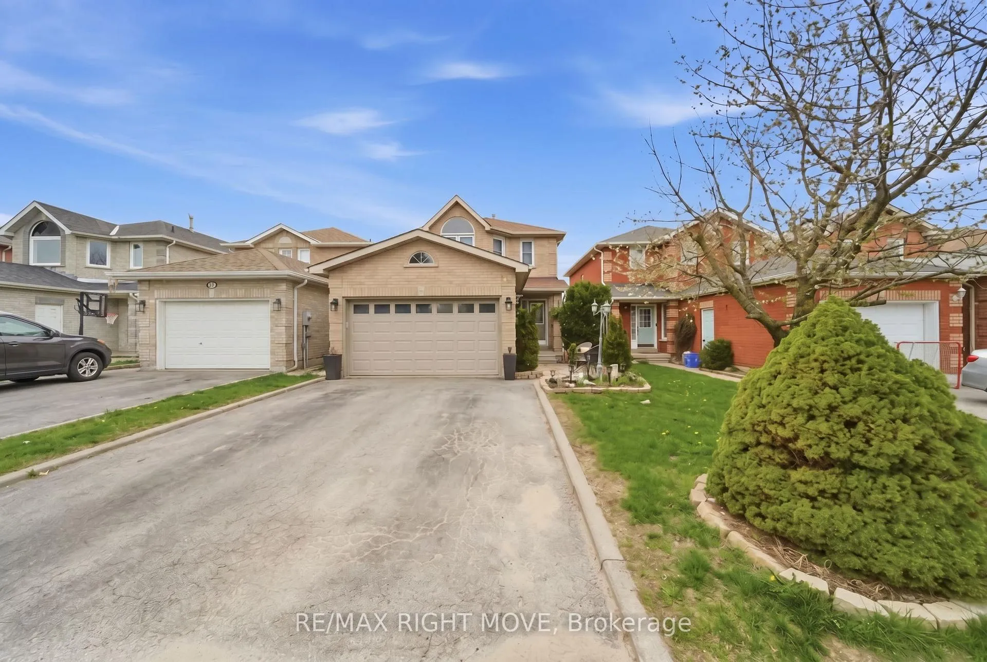 Photo 1 of 42 Sundew Drive, Barrie, Holly — HOMEH