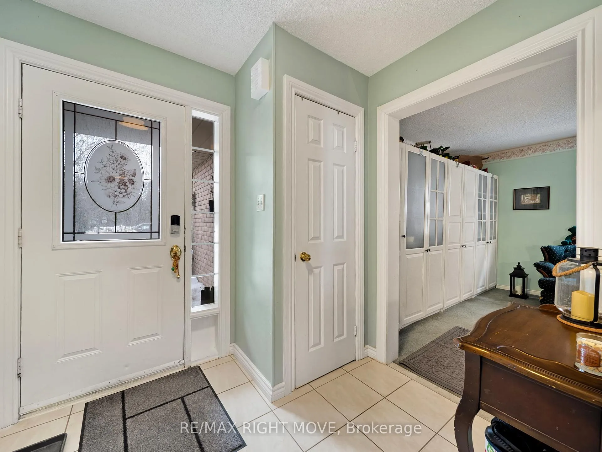 Photo 3 of 42 Sundew Drive, Barrie, Holly — HOMEH
