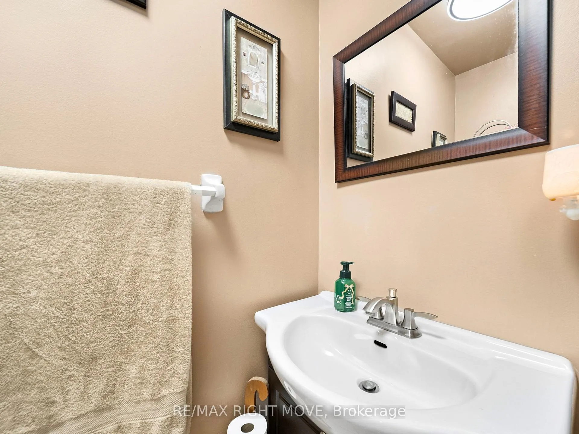 Photo 6 of 42 Sundew Drive, Barrie, Holly — HOMEH