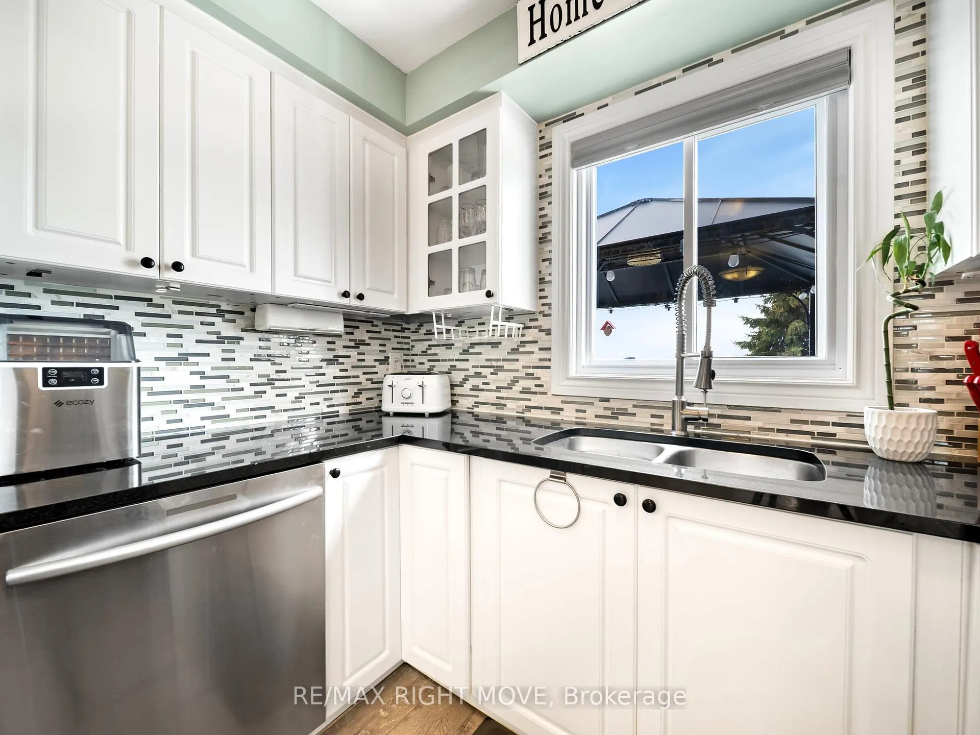 Photo 12 of 42 Sundew Drive, Barrie, Holly — HOMEH