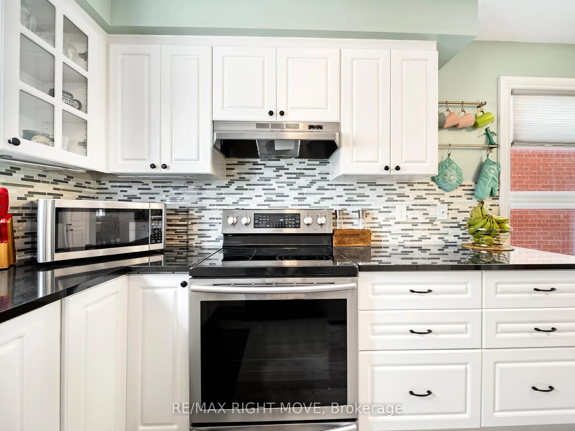 Photo 14 of 42 Sundew Drive, Barrie, Holly — HOMEH