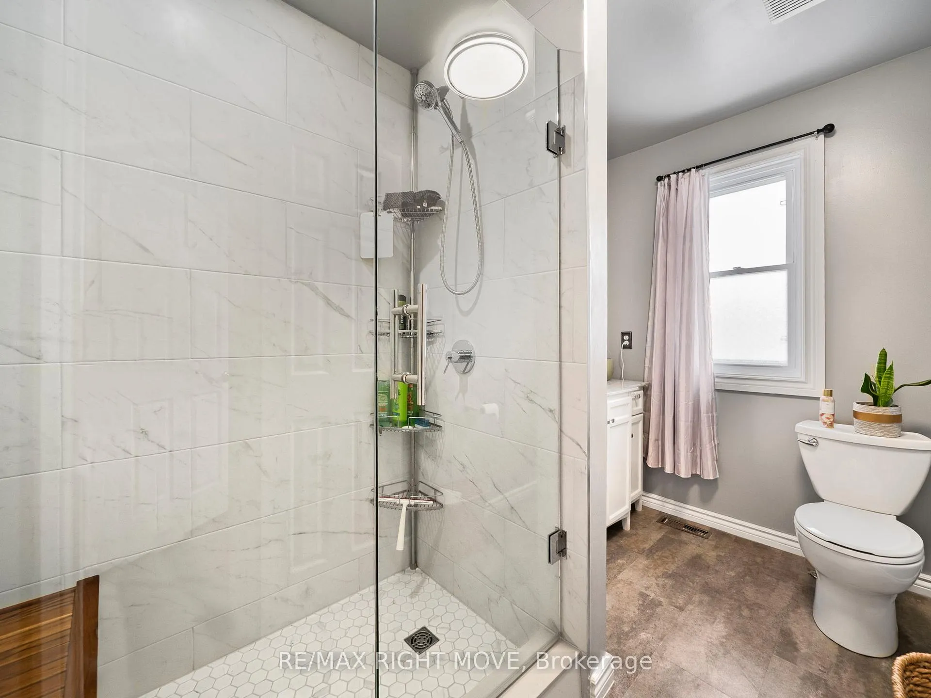 Photo 26 of 42 Sundew Drive, Barrie, Holly — HOMEH