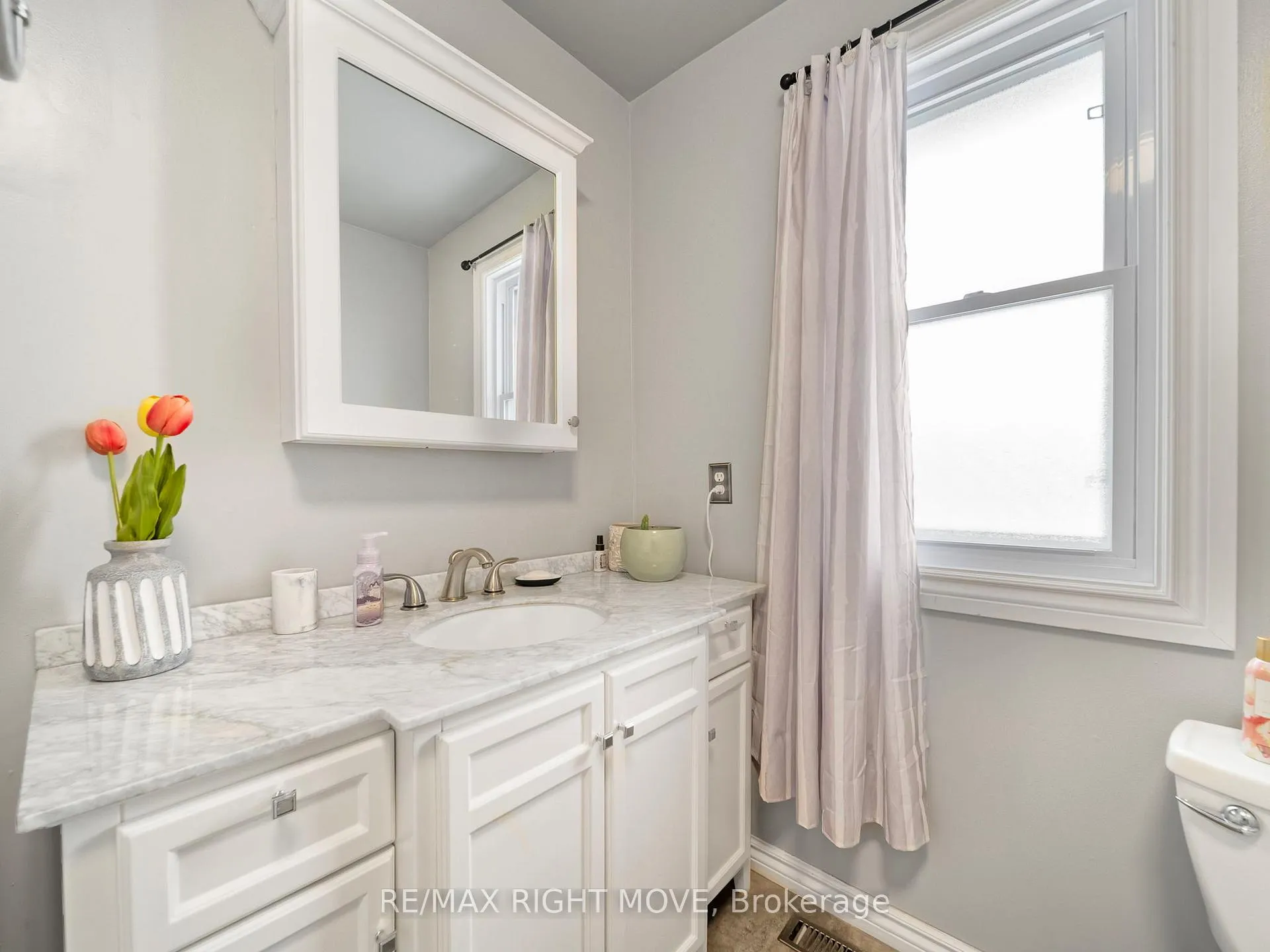 Photo 27 of 42 Sundew Drive, Barrie, Holly — HOMEH