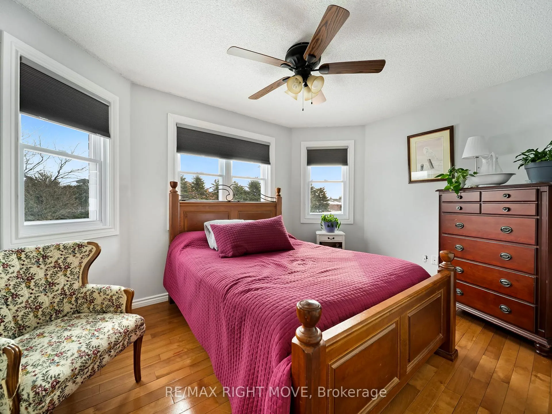Photo 28 of 42 Sundew Drive, Barrie, Holly — HOMEH