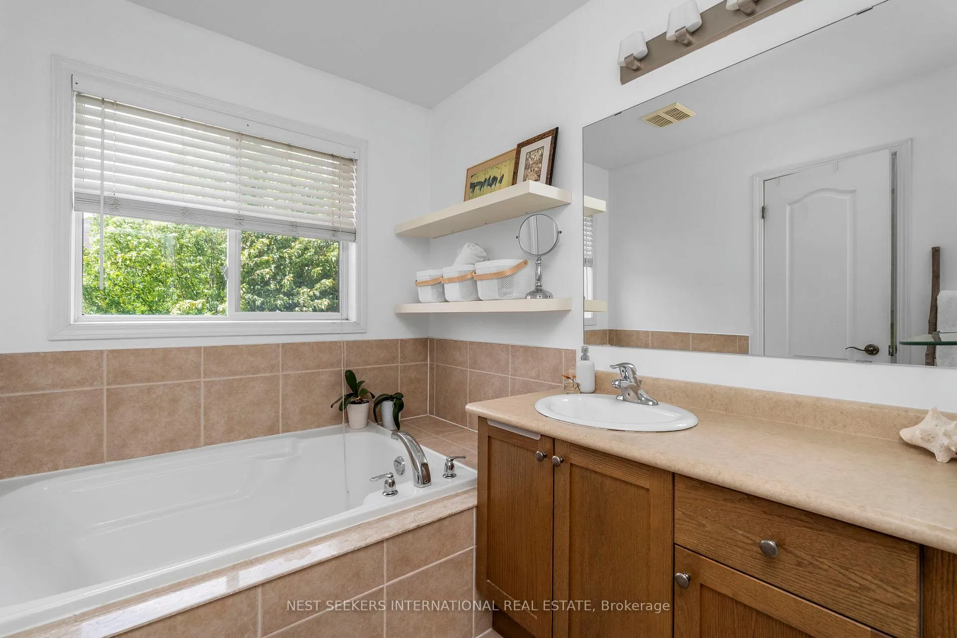 Photo 23 of 219 Cedargrove Road, Caledon, Bolton West — HOMEH