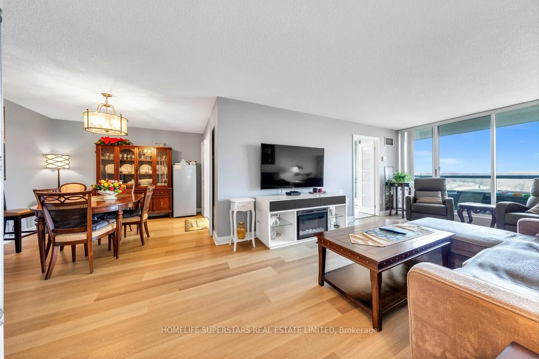 Photo 4 of Unit 907, 24 Hanover Road, Brampton, Queen Street Corridor — HOMEH