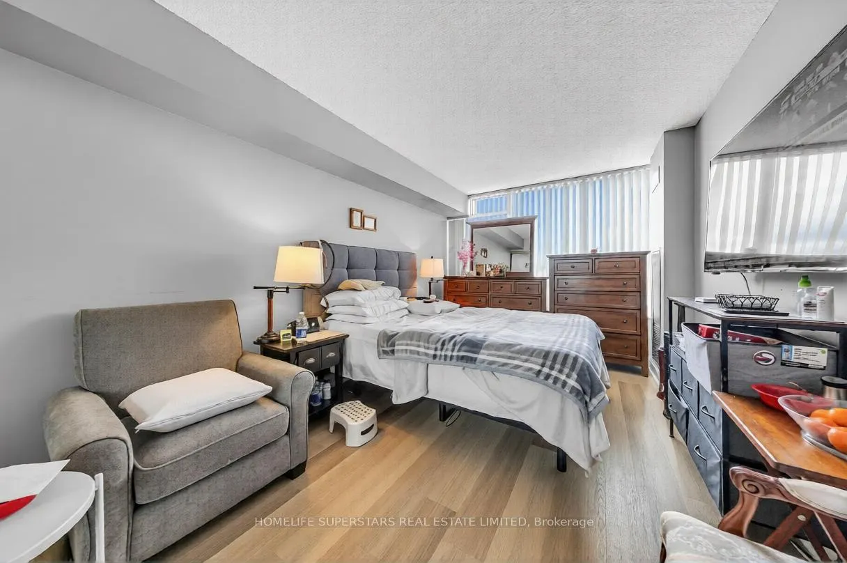Photo 7 of Unit 907, 24 Hanover Road, Brampton, Queen Street Corridor — HOMEH