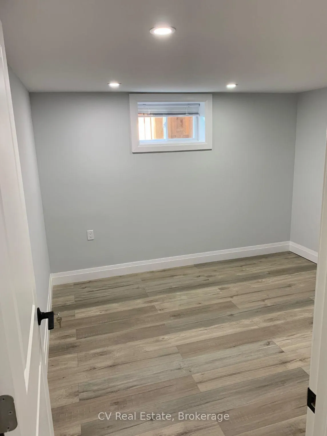 Photo 12 of Unit Basement Unit, 35 Carousel Avenue, Hamilton, Bruleville — HOMEH