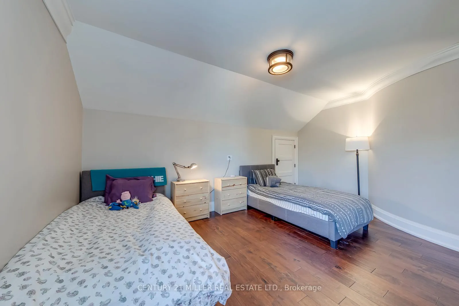 Photo 36 of 75 Charles Street, Halton Hills, Georgetown — HOMEH