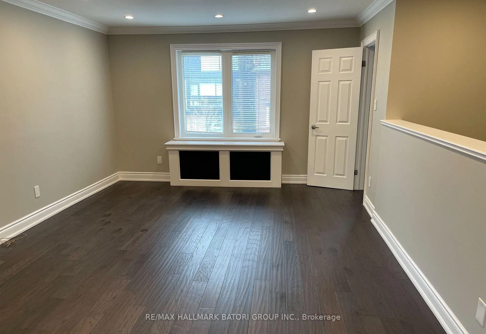Photo 3 of Unit Upper, 69 Burnaby Boulevard, Toronto, Yonge-Eglinton — HOMEH