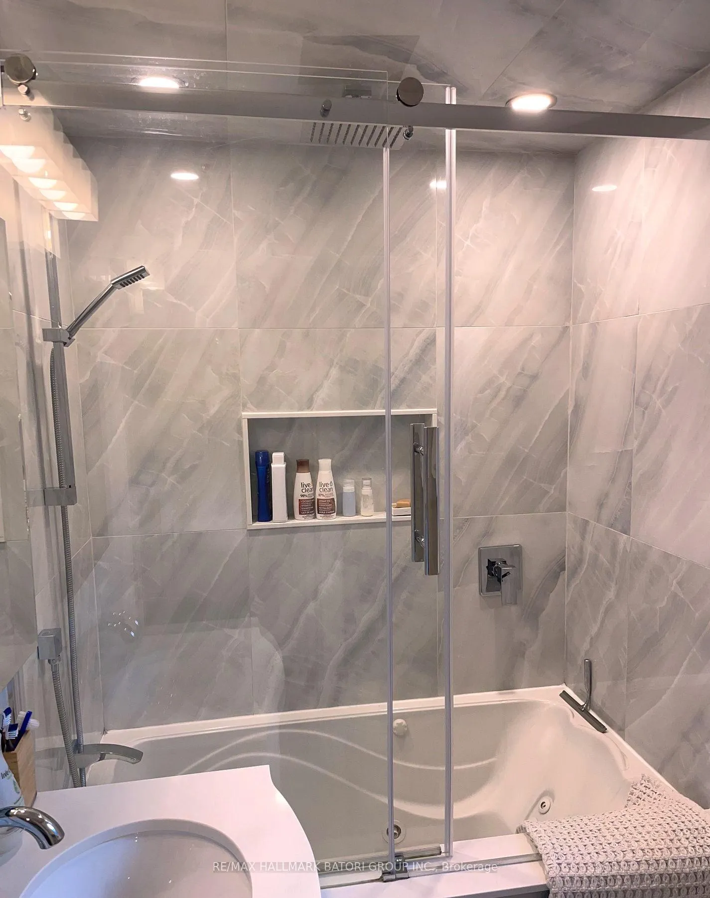 Photo 8 of Unit Upper, 69 Burnaby Boulevard, Toronto, Yonge-Eglinton — HOMEH
