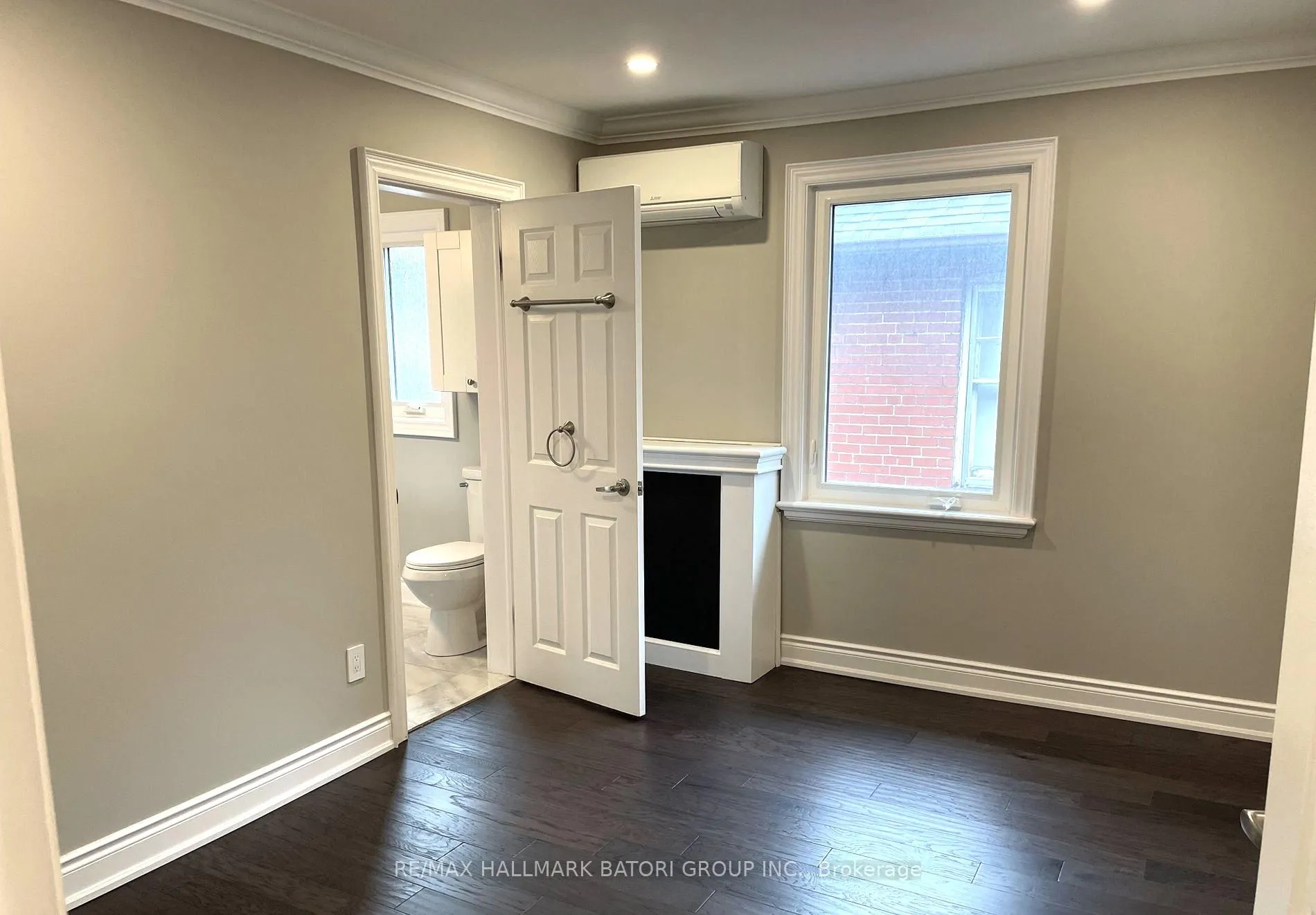 Photo 9 of Unit Upper, 69 Burnaby Boulevard, Toronto, Yonge-Eglinton — HOMEH