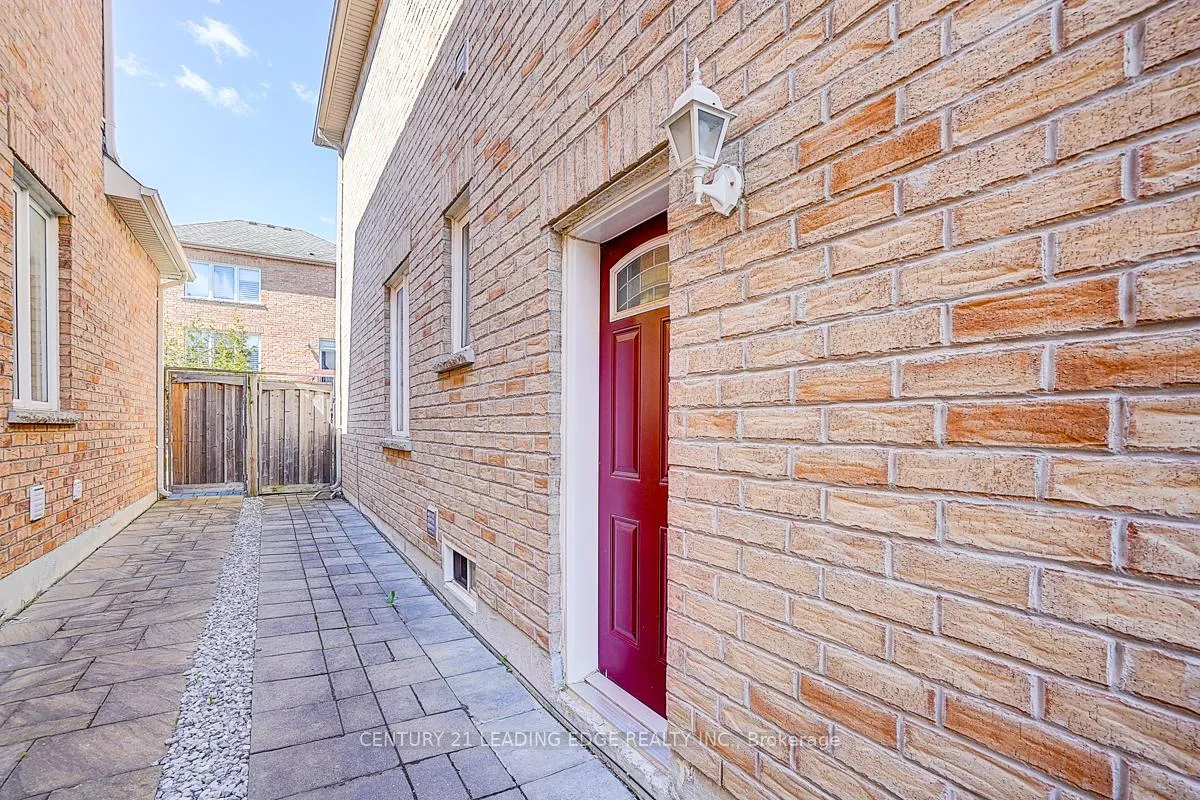 Photo 4 of 22 Pelister Drive, Markham, Greensborough — HOMEH
