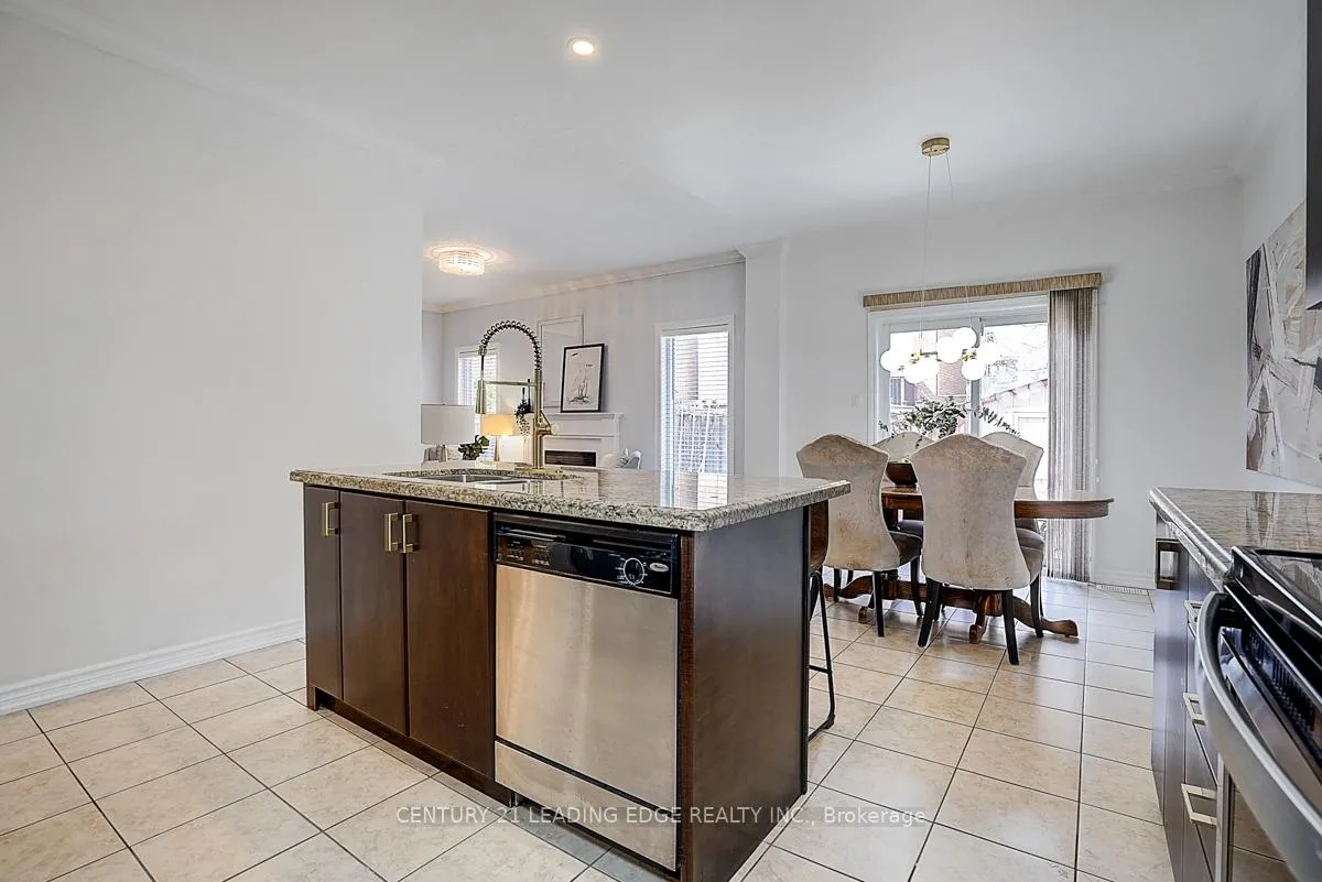 Photo 12 of 22 Pelister Drive, Markham, Greensborough — HOMEH