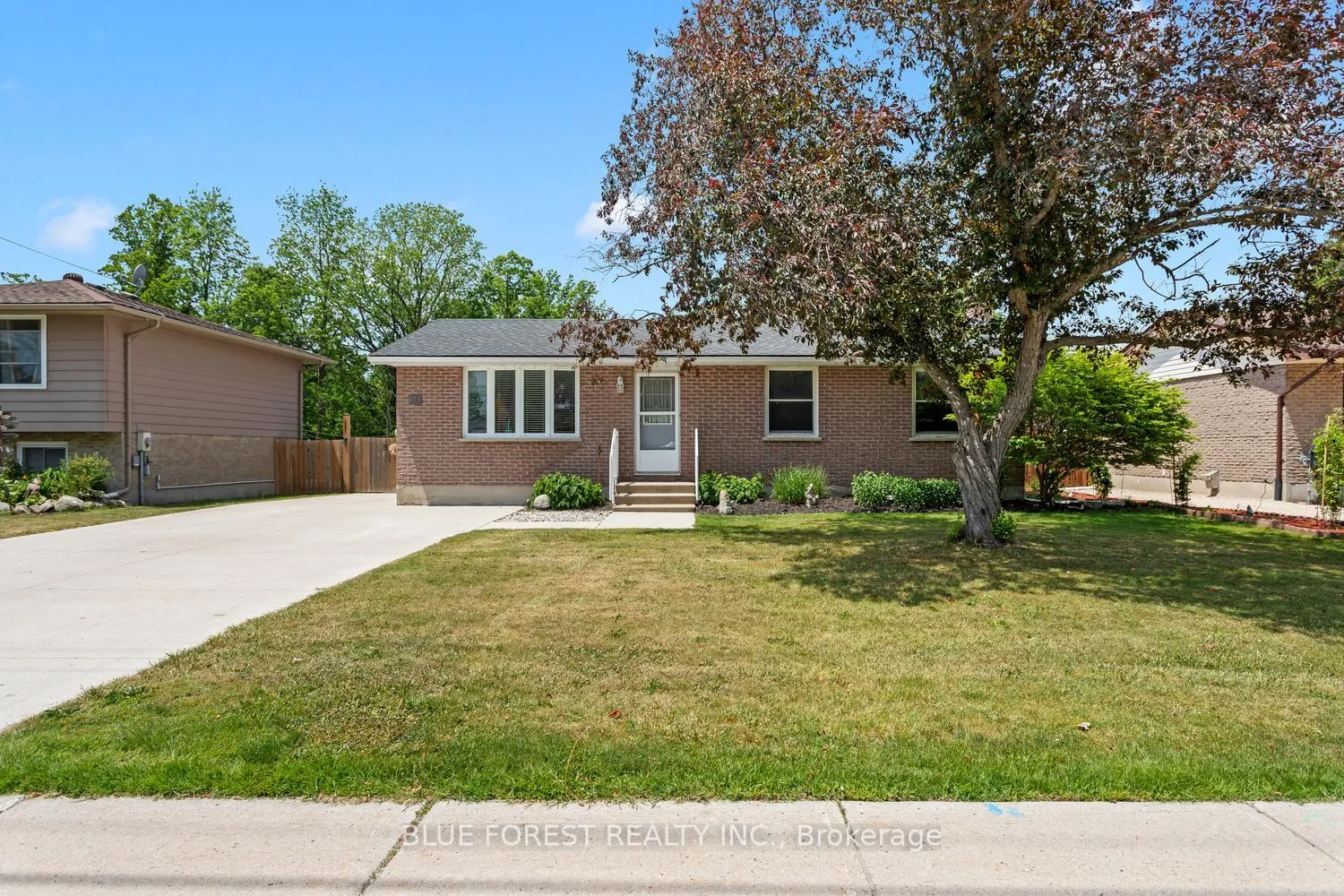 Photo 1 of 183 Queen Street, North Middlesex, Ailsa Craig — HOMEH