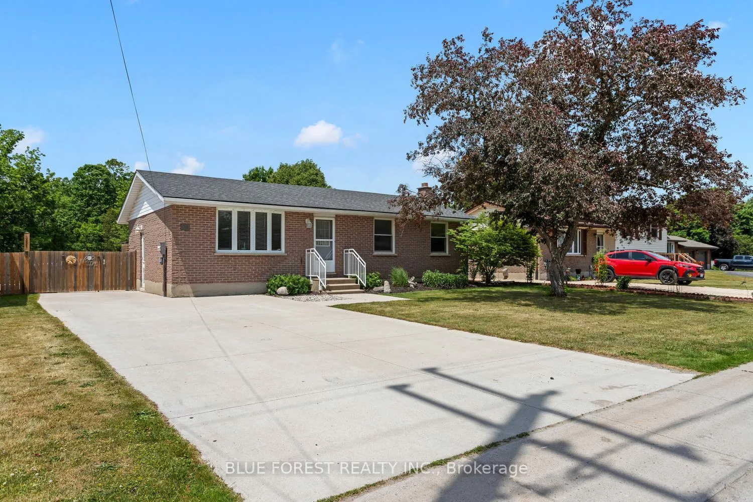 Photo 2 of 183 Queen Street, North Middlesex, Ailsa Craig — HOMEH