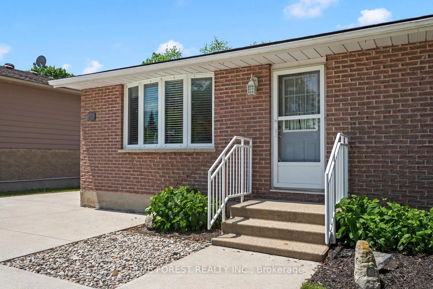 Photo 3 of 183 Queen Street, North Middlesex, Ailsa Craig — HOMEH
