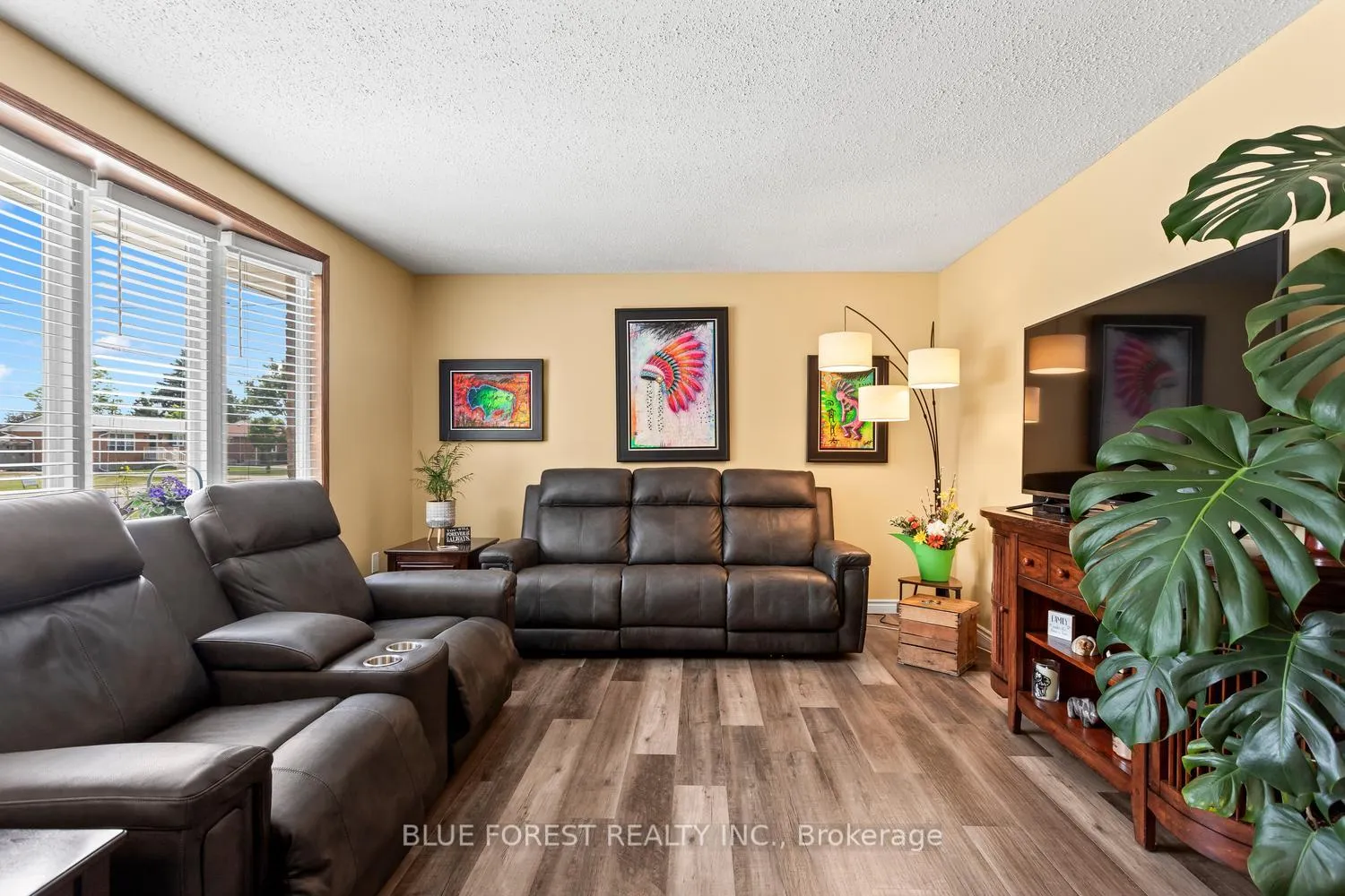 Photo 5 of 183 Queen Street, North Middlesex, Ailsa Craig — HOMEH