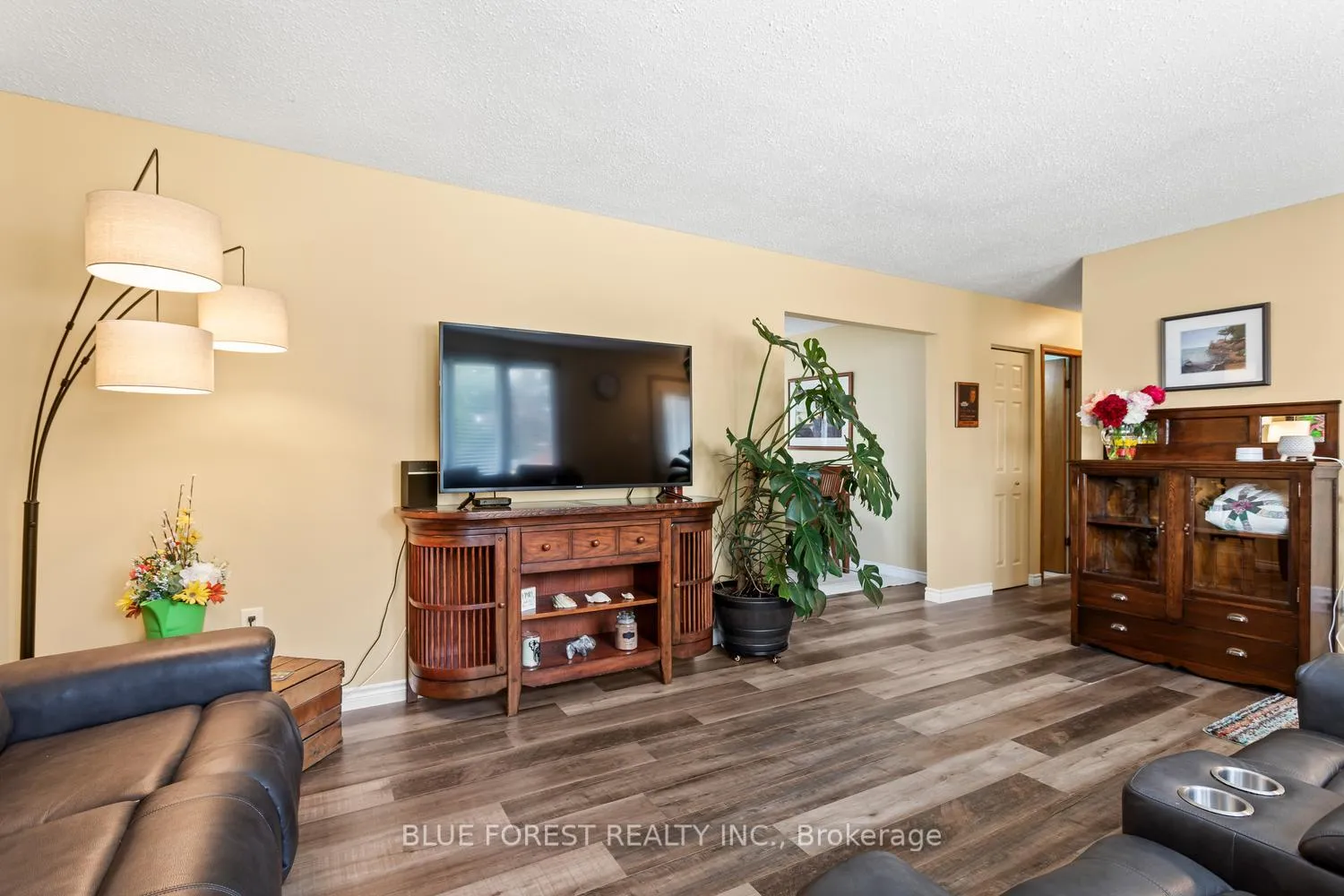 Photo 6 of 183 Queen Street, North Middlesex, Ailsa Craig — HOMEH