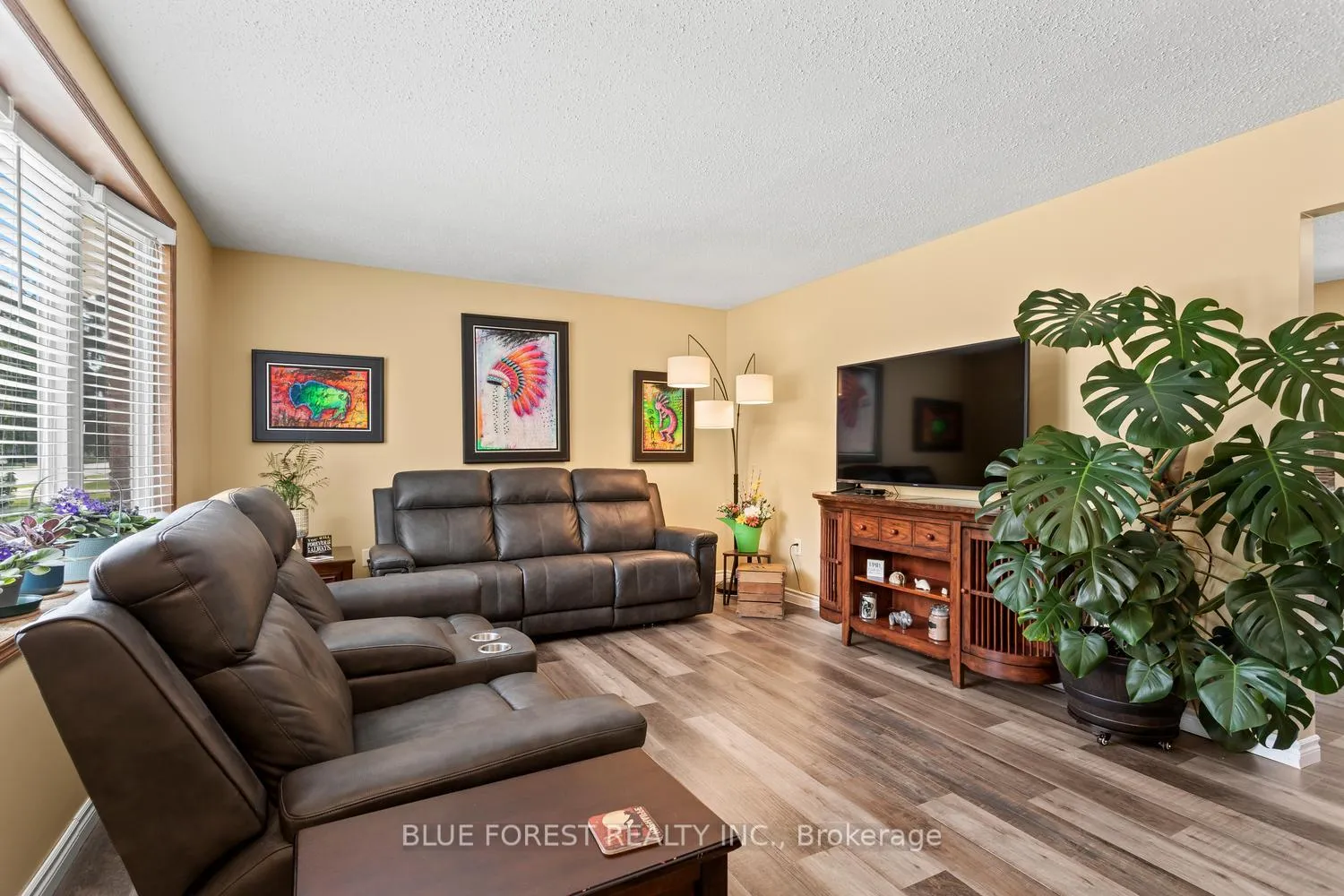 Photo 7 of 183 Queen Street, North Middlesex, Ailsa Craig — HOMEH