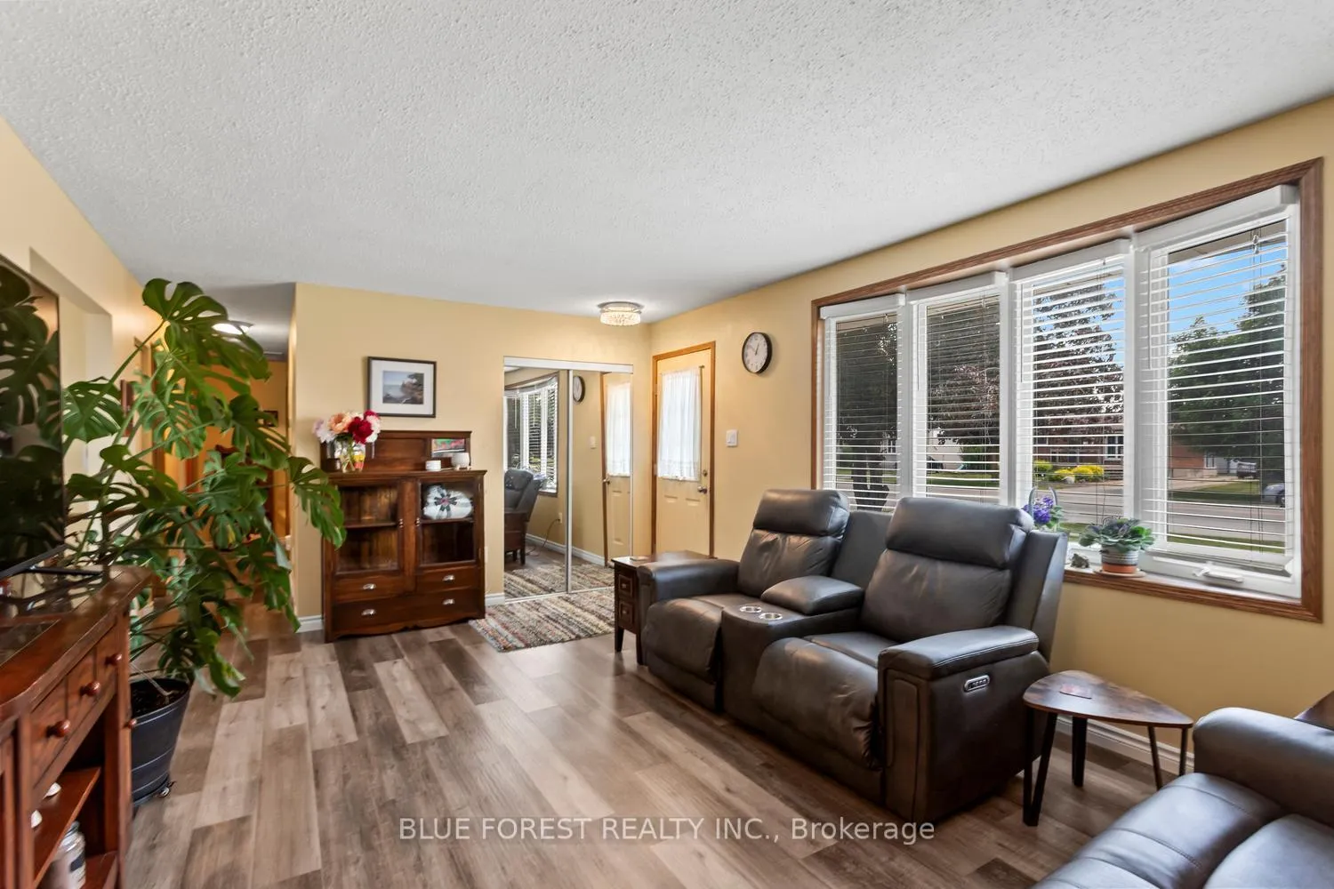 Photo 8 of 183 Queen Street, North Middlesex, Ailsa Craig — HOMEH