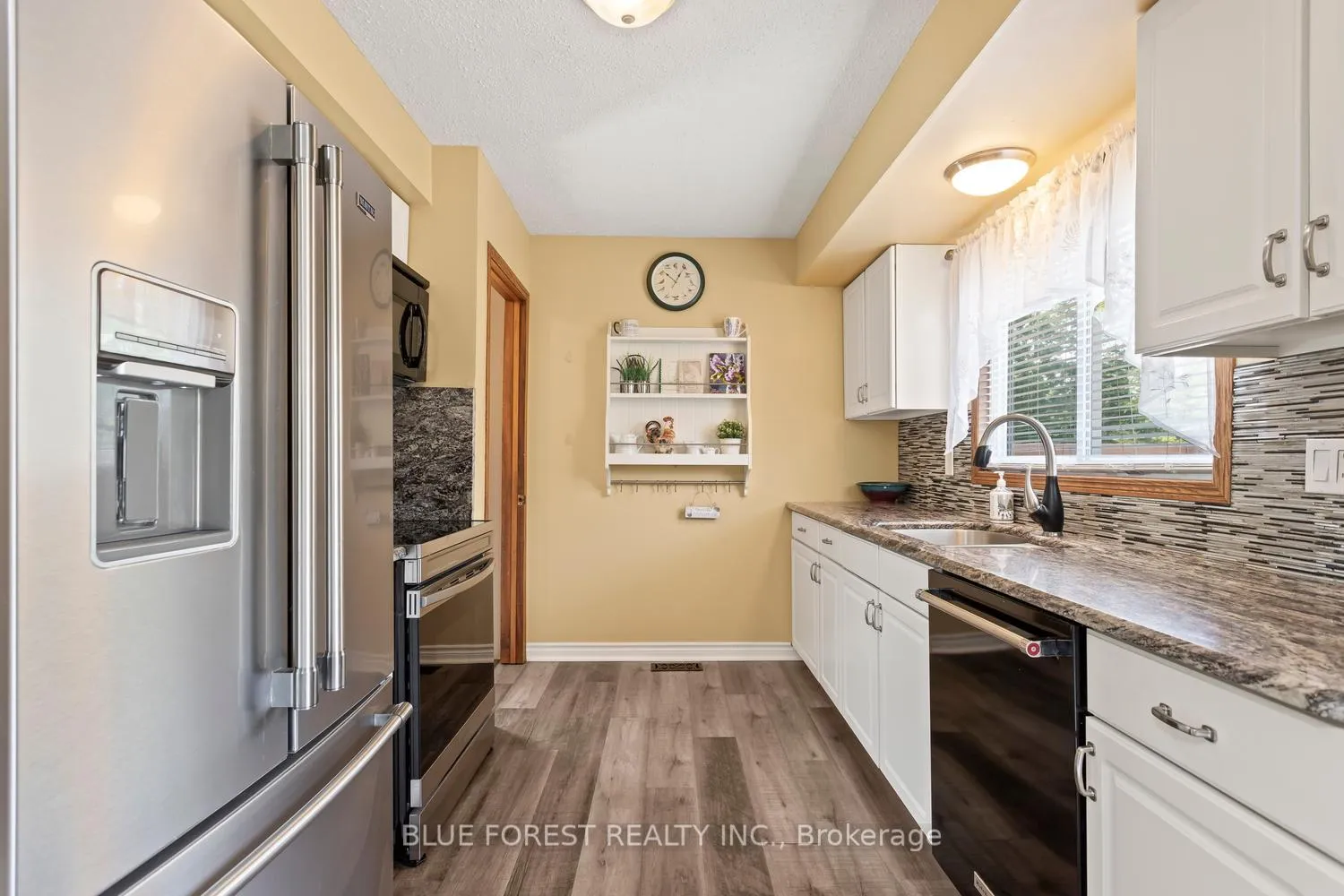 Photo 10 of 183 Queen Street, North Middlesex, Ailsa Craig — HOMEH