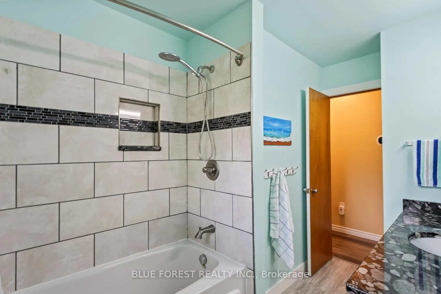 Photo 21 of 183 Queen Street, North Middlesex, Ailsa Craig — HOMEH