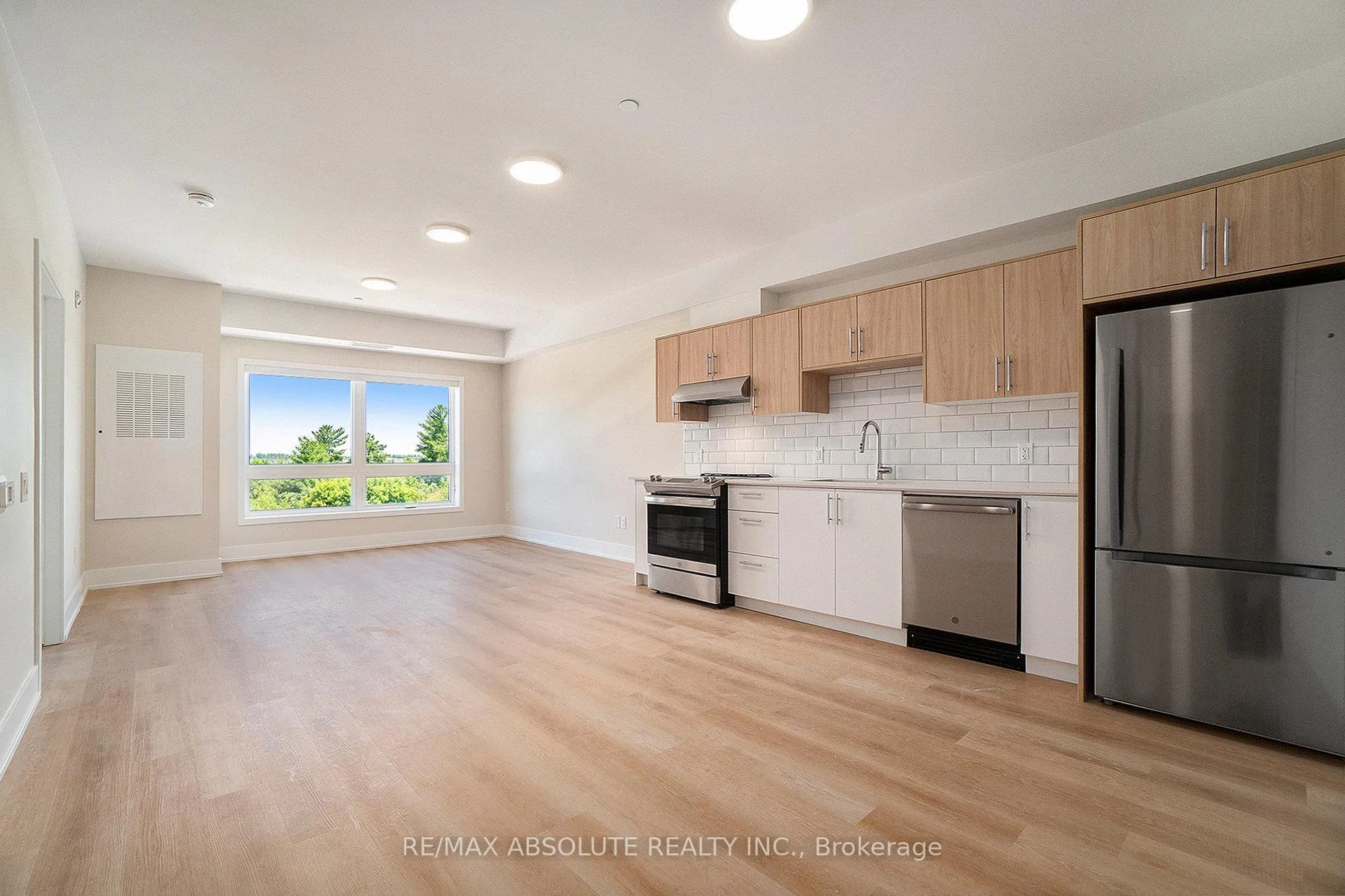 Photo 4 of Unit 403, 12 Thomas Street S, Arnprior — HOMEH