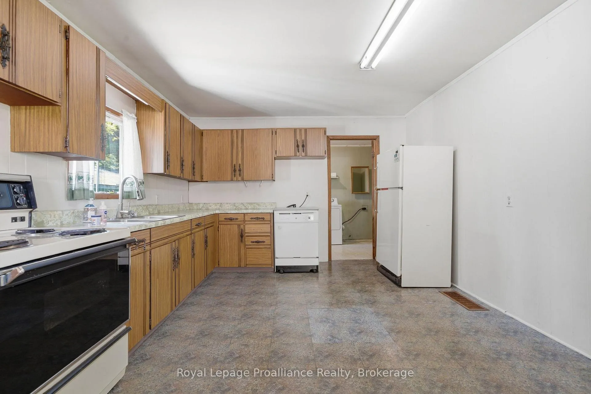 Photo 4 of 12310 Highway 41, Addington Highlands — HOMEH