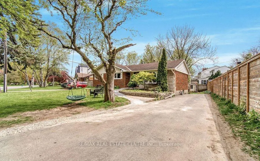 Photo 2 of 314 Strathcona Drive, Burlington, Shoreacres — HOMEH