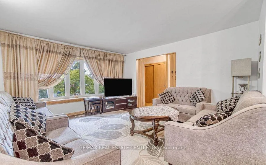 Photo 5 of 314 Strathcona Drive, Burlington, Shoreacres — HOMEH