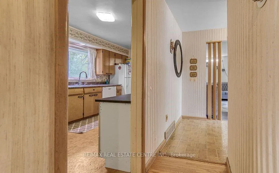 Photo 9 of 314 Strathcona Drive, Burlington, Shoreacres — HOMEH