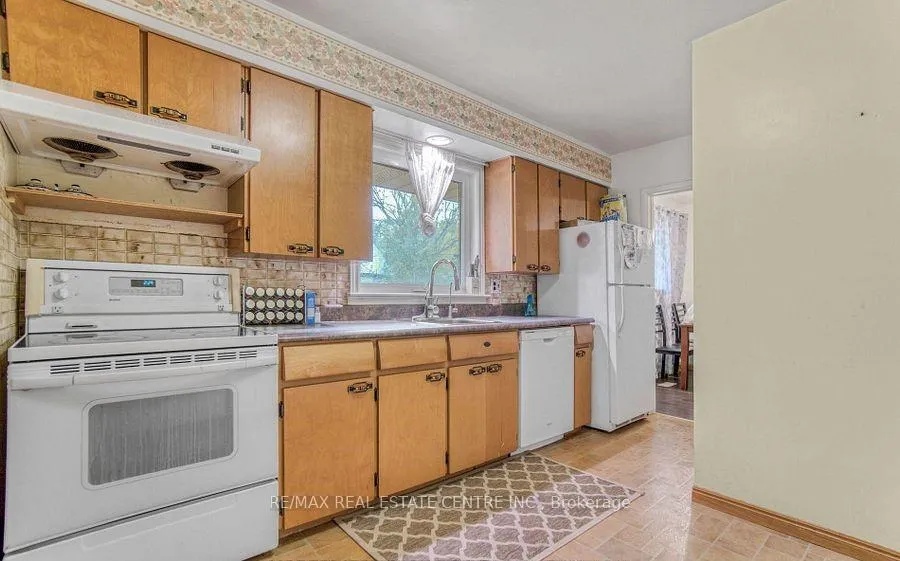 Photo 11 of 314 Strathcona Drive, Burlington, Shoreacres — HOMEH