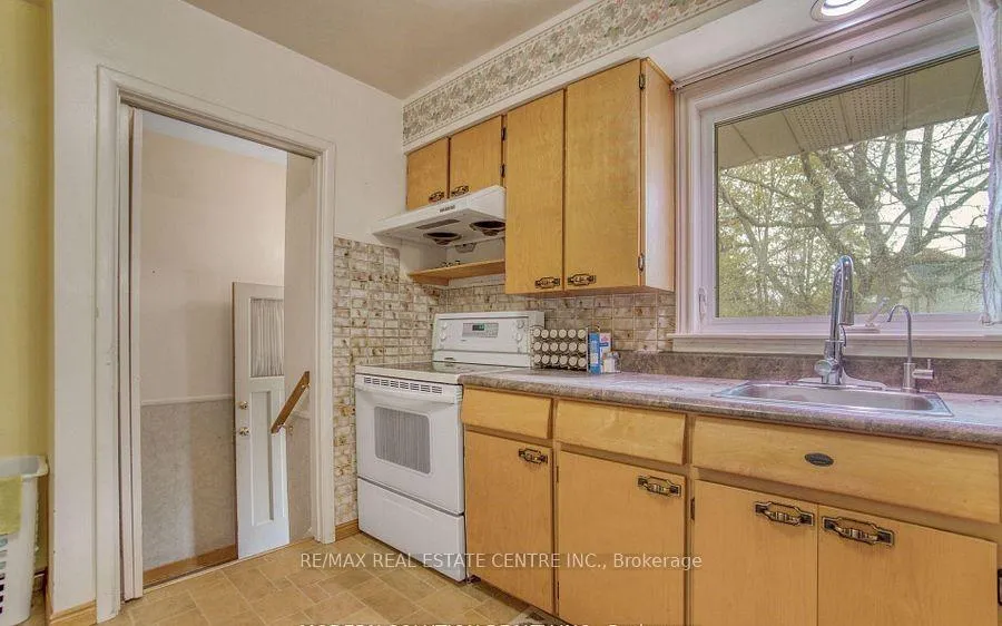 Photo 12 of 314 Strathcona Drive, Burlington, Shoreacres — HOMEH