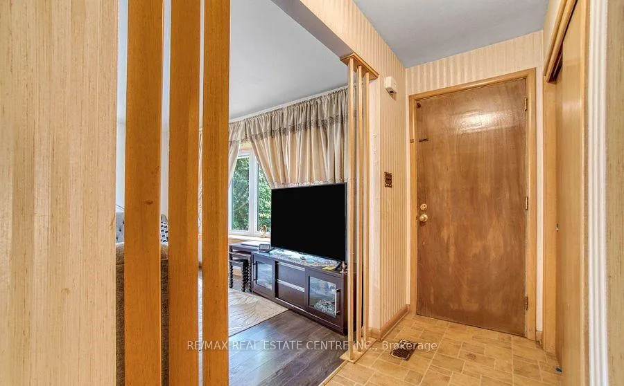 Photo 14 of 314 Strathcona Drive, Burlington, Shoreacres — HOMEH