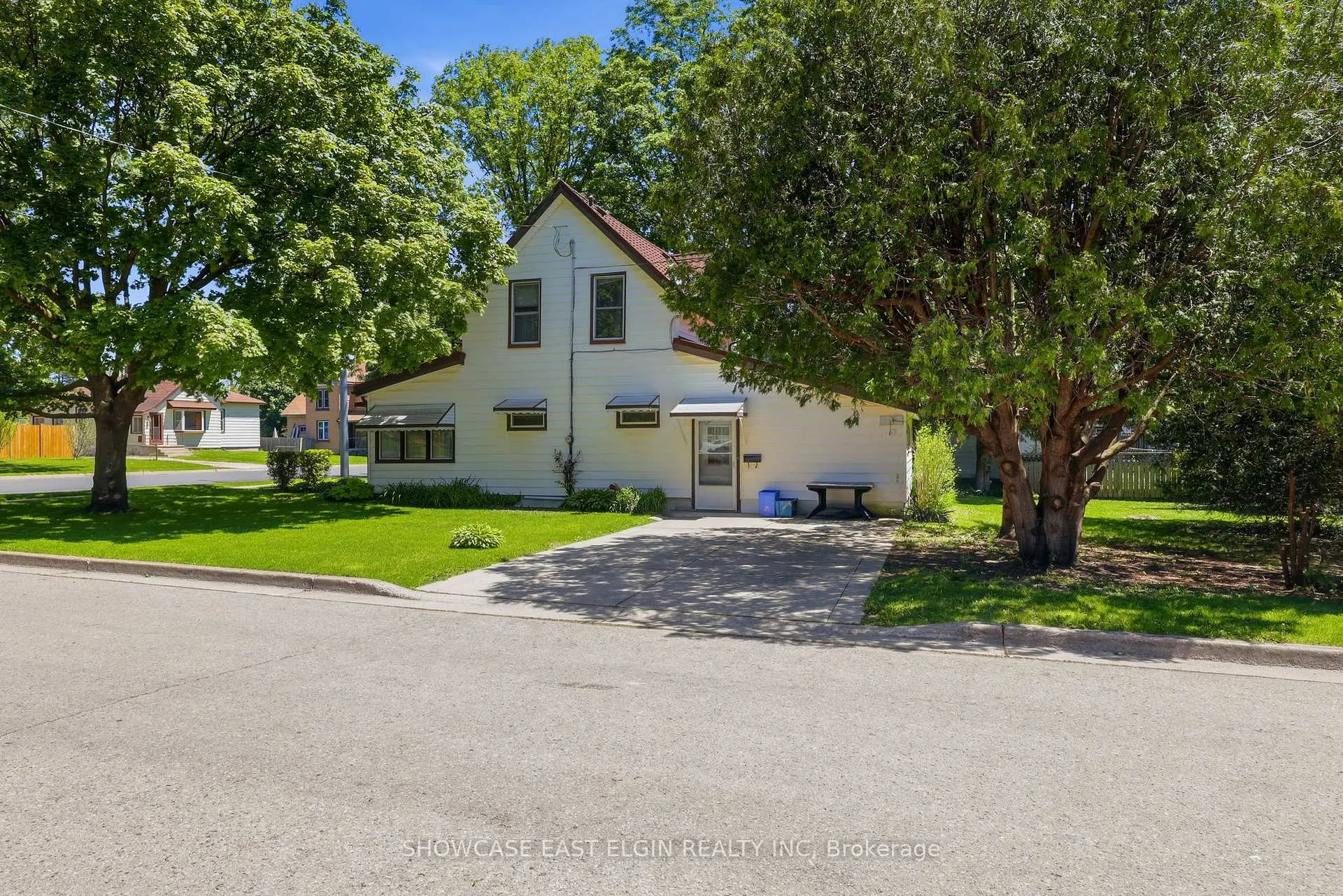 Photo 3 of 212 Sydenham Street E, Aylmer — HOMEH